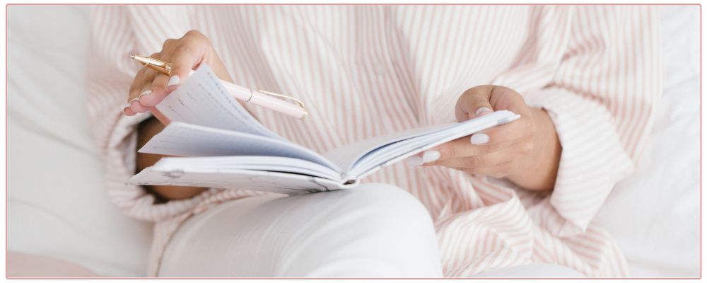 Woman's purse spilled out on desk - for 5 mistakes business owners make when setting goals blog post